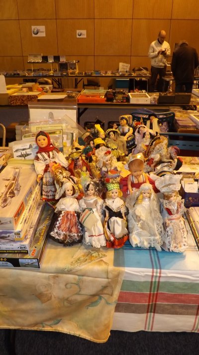 Collection de poupées en porcelaine
