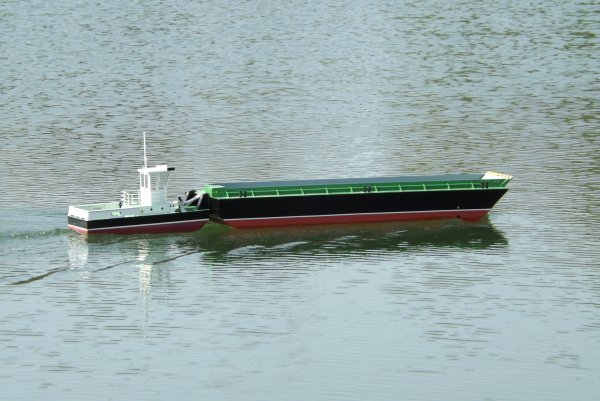 Le Springer et de sa barge en navigation