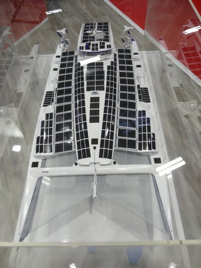 Maquette d'un catamaran solaire
