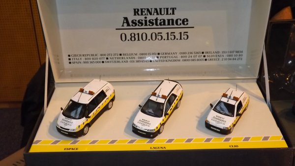 Véhicules de Renault Assistance, un Espace, une Laguna et une Clio