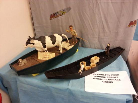 Plate du Marais Poitevin et Barque cornée des hortillonnages d'Amiens