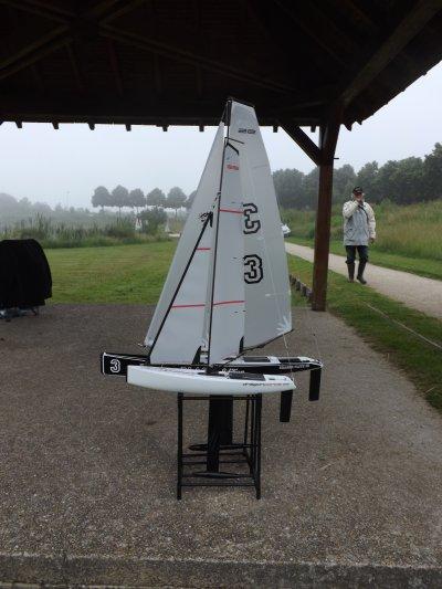 Au 1er plan un Dragon Force 65 et derrière un Dragon Flite 95