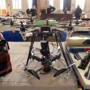 Au 2è plan un Drone professionnel Smartflyer Naza 6 V2