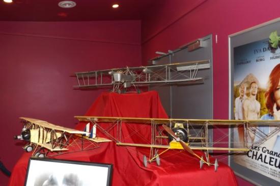 Avions de vol circulaire réalisation M. Jean Caliste