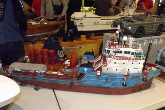 Bateau d'intervention de la compagnie Maersk