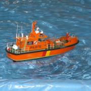 Bateau pilote en navigation