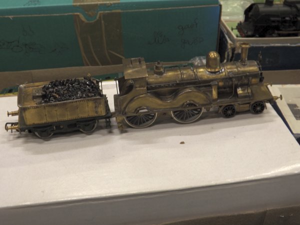 Belle locomotive à vapeur en laiton