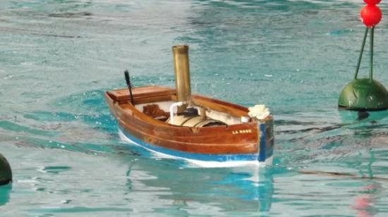 Chaloupe la Rose au passage des bouées