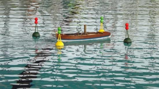 Chaloupe la Rose au passage des bouées