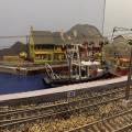 Chalutier en bordure de voies