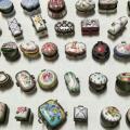 Collection de piluliers en porcelaine