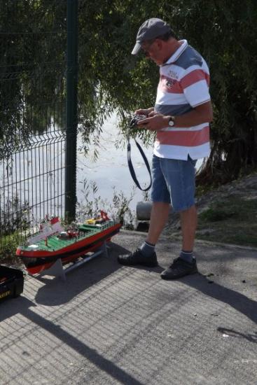 Dernières vérifications sur le bateau allemand Loschkreuzer Weser