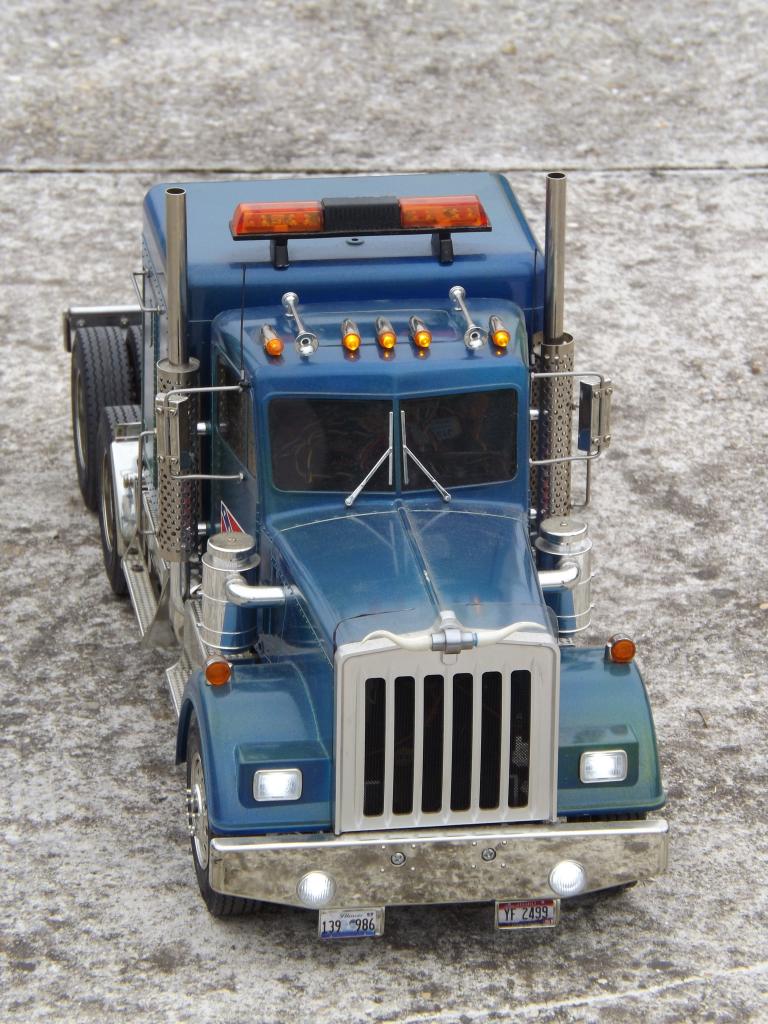 Knight Hauler phares allumés