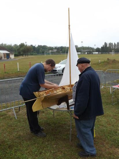 Stéphane effectuant les réglages de la Saintoise