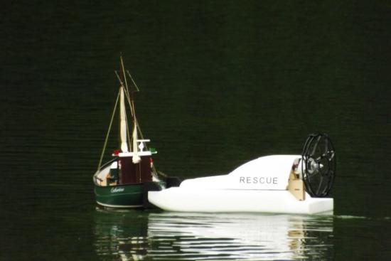 Essais de récupération du chalutier 