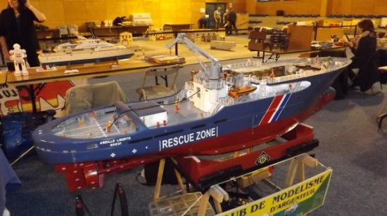 L'Abeille Liberté en attente de son chateau