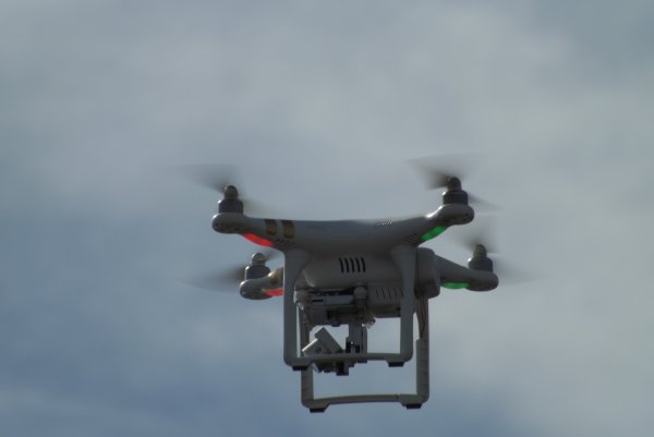 La Sté ALT-Drone réalisait les reportages avec son Phantom 3 Pro