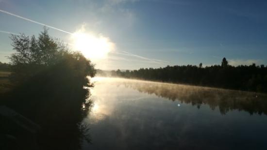Le plan d'eau au lever du soleil