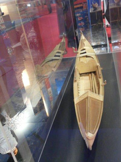 Maquette d'une Gondole Vénitienne en construction