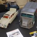 Mercedes Benz 220 S Gama 375 et une camionnette Tube Citroën HY