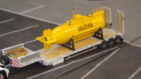 Remorque avec le sous marin de recherches Galathée