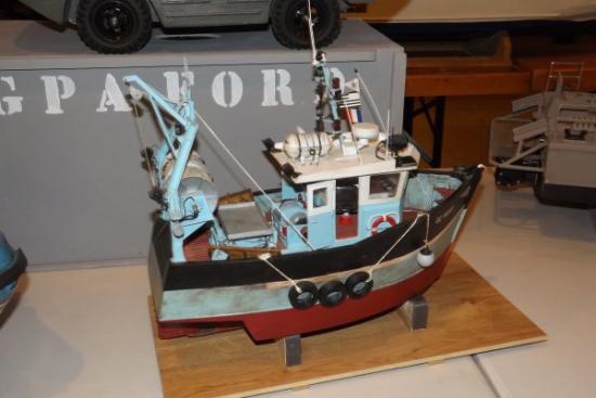 Très belle finition pour ce petit chalutier