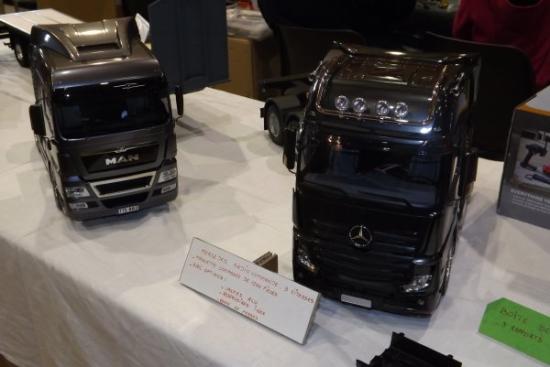 Un MAN et un Mercedes