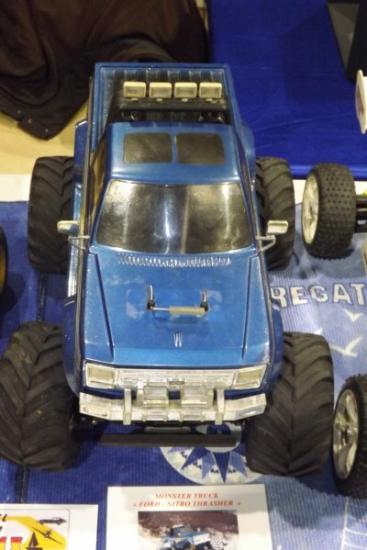 Un Monster Truck Ford Nitro Thrasher - 1,5 cm3