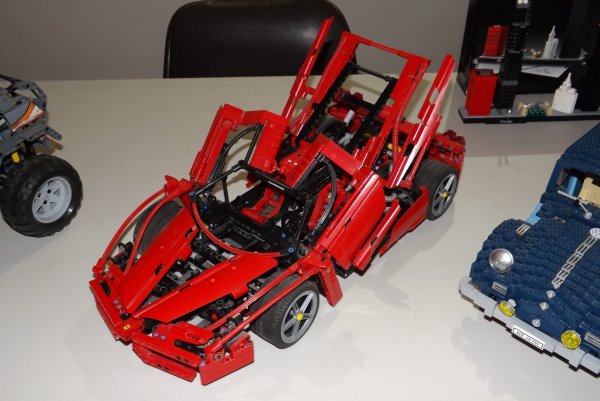 Une Ferrari en Légo technic