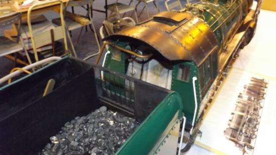 Une partie du tender et de la cabine de la Mikado 141 R420