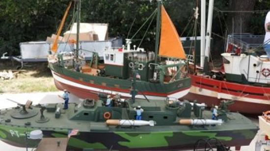 Vedette lance torpilles américaine et le chalutier le 