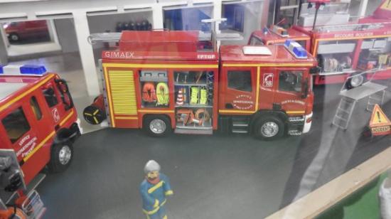 Véhicule d'intervention réalisé à partir de camions ordinaires