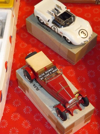 Voiture Alpha Roméo C6 1750 S 1930 et voiture de course Chaparral
